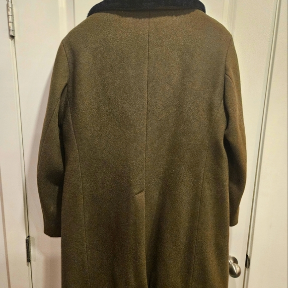 New without tags Classic design size 42 - Picture 3 of 4